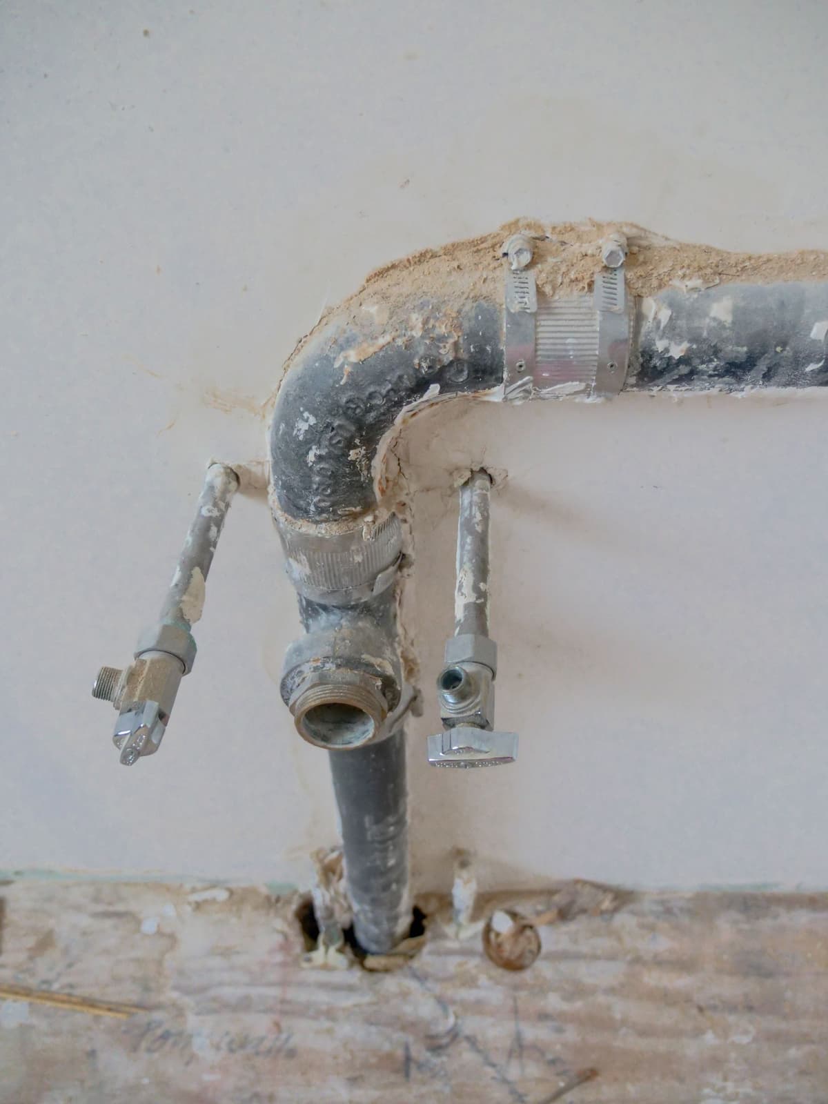 Professional plumber performing plumbing work on a real job