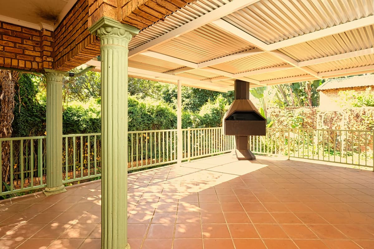 Professional outdoor builder performing outdoor living builds on a real job